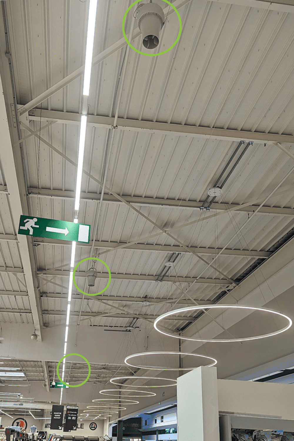 Installation de déstratificateurs Airius dans le Leclerc de Ploudalmézeau