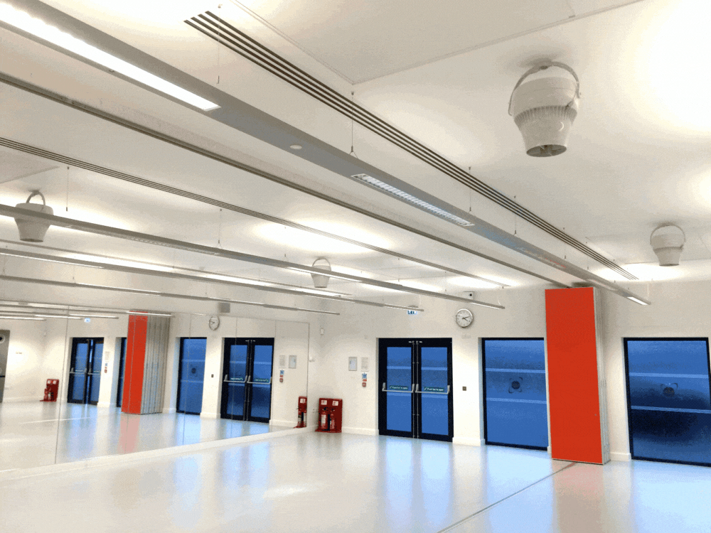 Purification de l'air dans un hall avec Airius