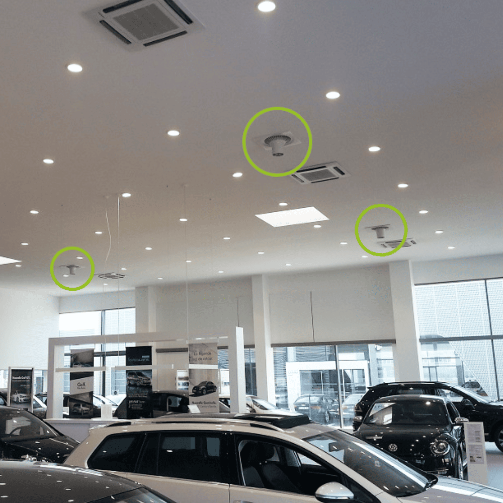 Déstratificateurs Airius installés dans une concession automobile