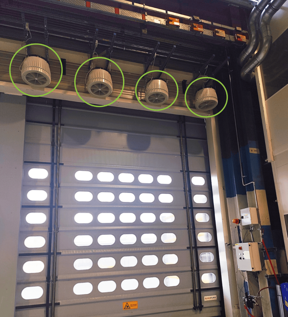 Installatie van Airius-destratificatoren in de industrie om het verwarmingsbeheer te optimaliseren