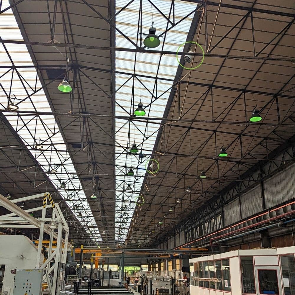 Installation de destratificateurs d'air Airius dans l'entrepôt Constellium
