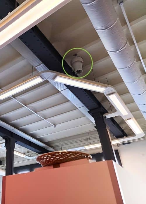 Installatie van een AIRIUS-destratificator in de gebouwen van de NMBS