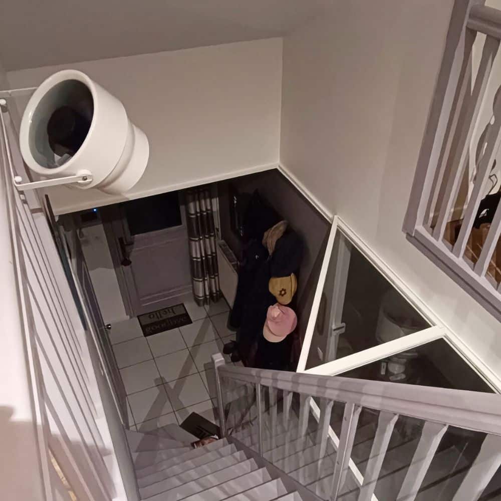 Installation d'un déstratificateur AIRIUS chez un particulier au niveau de la cage d'escalier
