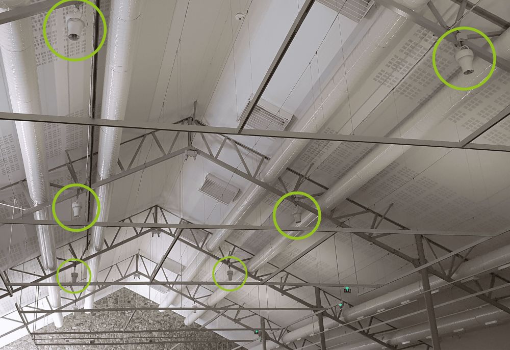 Destratificatie - Installatie van Airius-destratificatoren in een gebouw